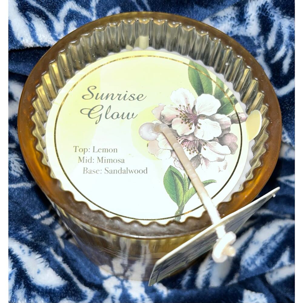 NEW! Bella Luxe BB INTL. Sunrise Glow Floral Luxury Scented Candle 11.3oz - Picture 5 of 6
